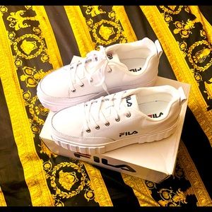 FILA Sandblast low top 8.5 women